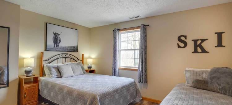 '雪中小屋' 舒适的Winterplace滑雪度假小屋(Snowed Inn Cozy Winterplace Ski-InandSki-Out Cabin)图片