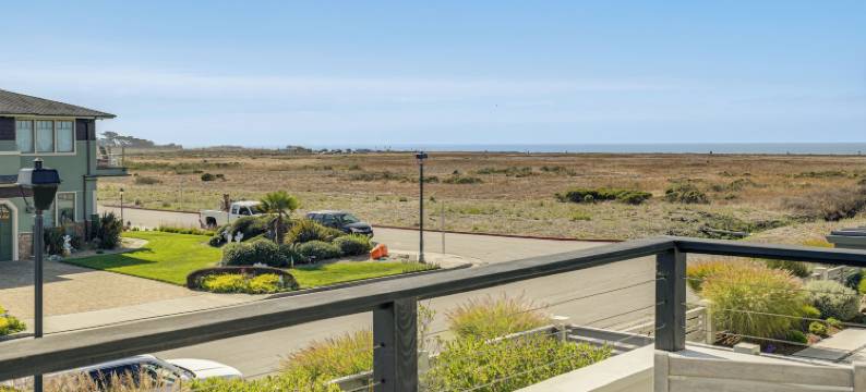 半月湾的海洋边：豪华家庭住宅(Steps to Ocean: Luxe Family Home in Half Moon Bay!)图片