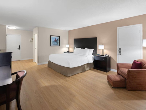 格雷林华美达酒店及会议中心