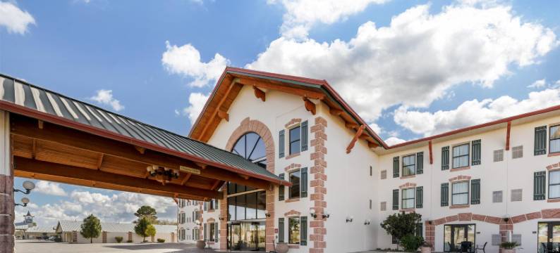 瑞士小屋贝斯特韦斯特优质套房酒店(Best Western Plus Swiss Chalet Hotel  Suites)图片