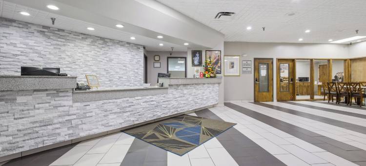 休伦湖活动中心十字路酒店(Crossroads Hotel and Huron Event Center)图片