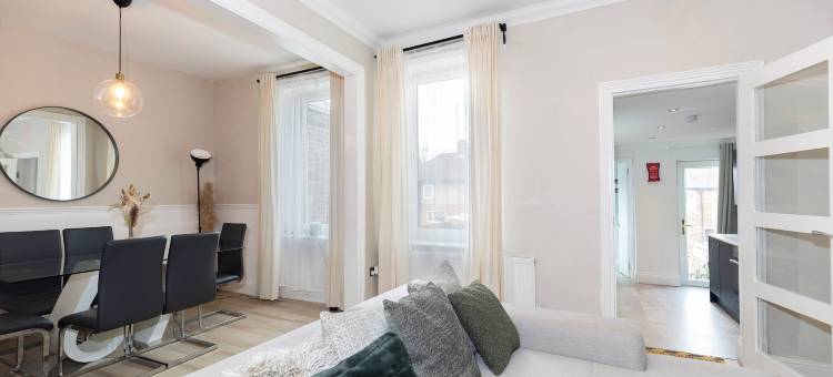 盖茨黑德明亮的四卧室复式公寓(Bright 4-bedroom Maisonette in Gateshead)图片