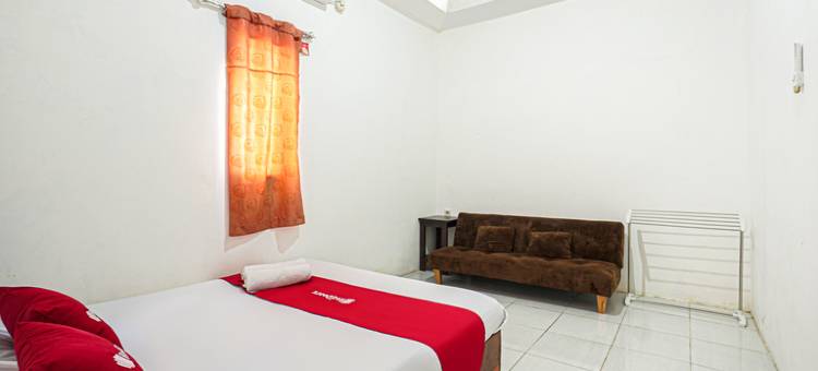 红多兹酒店Pondok Diana-Ujung Genteng海滩4(RedDoorz @ Pondok Diana Pantai Ujung Genteng 4)图片