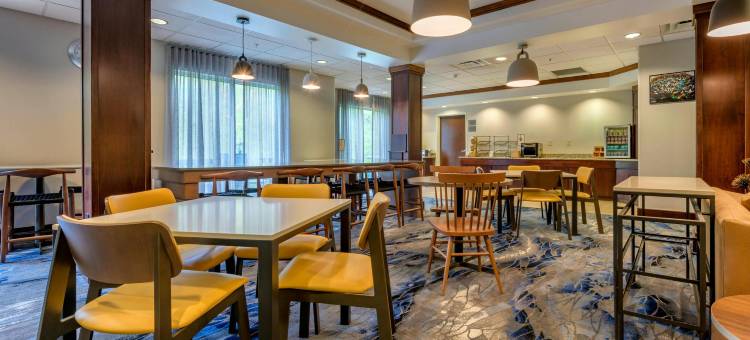 斯利珀里罗克万枫酒店及套房(Fairfield Inn & Suites Slippery Rock)图片