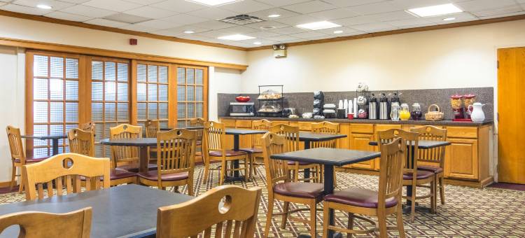 阿什塔比拉奥斯汀堡红顶酒店(Red Roof Inn Ashtabula - Austinburg)图片