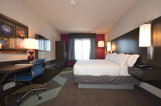 智选假日套房酒店俄克拉何马城(Holiday Inn Express & Suites OKLAHOMA CITY MID - ARPT AREA by IHG)