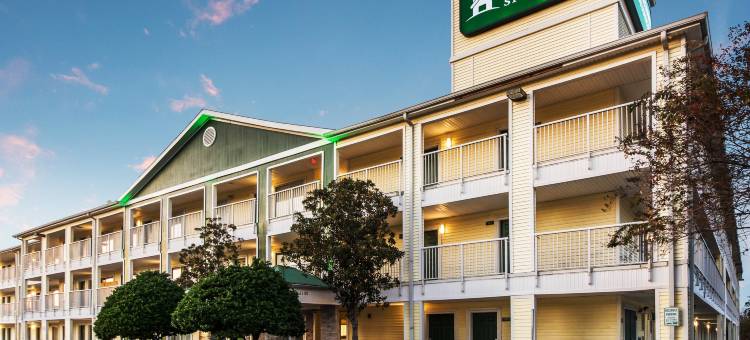 休斯顿家乡一室公寓酒店-西橡树能源走廊(HomeTowne Studios by Red Roof Houston - West Oaks/  Energy Corridor)图片