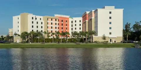 希爾頓在佛羅里達州卡納維拉爾角Cruise Port的Home2套房