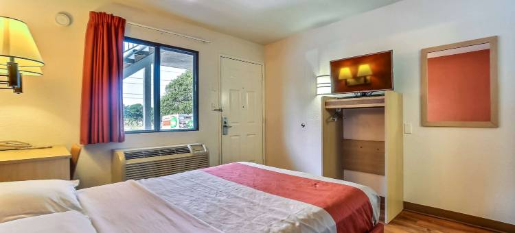 皮诺尔6号汽车旅馆(Motel 6 Pinole, CA)图片