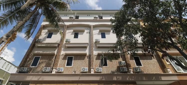 红门酒店普拉斯-靠近皇家普丽玛医院棉兰(RedDoorz Plus near RS Royal Prima Medan)图片