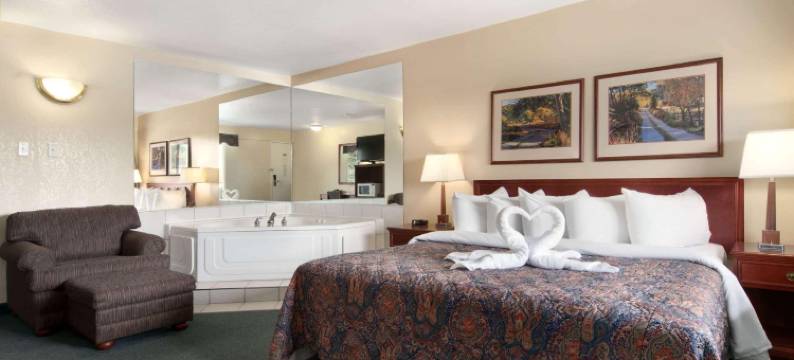 德兰赫勒Travelodge by Wyndham酒店(Travelodge by Wyndham Drumheller)图片