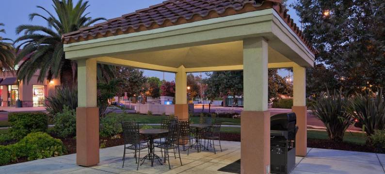 矽谷索内斯塔简单酒店-圣克拉拉(Sonesta Simply Suites Silicon Valley Santa Clara)图片