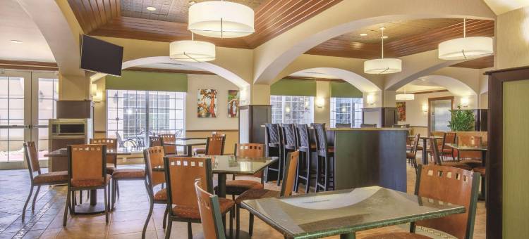 本顿维尔拉昆塔温德姆套房酒店(La Quinta Inn & Suites by Wyndham Bentonville)图片