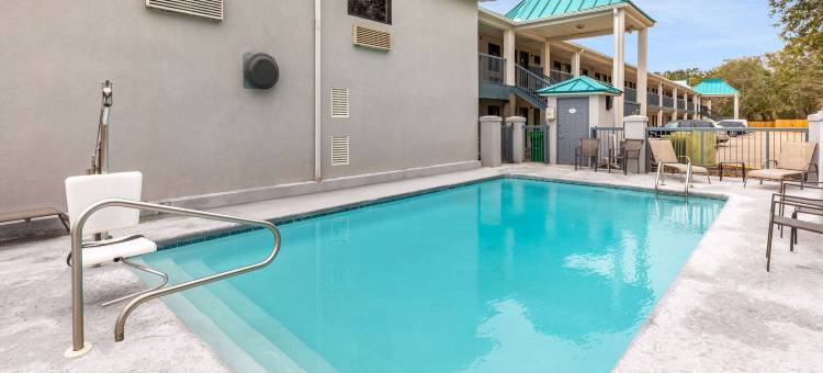 比洛克西/海泉呗盟酒店(Baymont by Wyndham Biloxi/Ocean Springs)图片