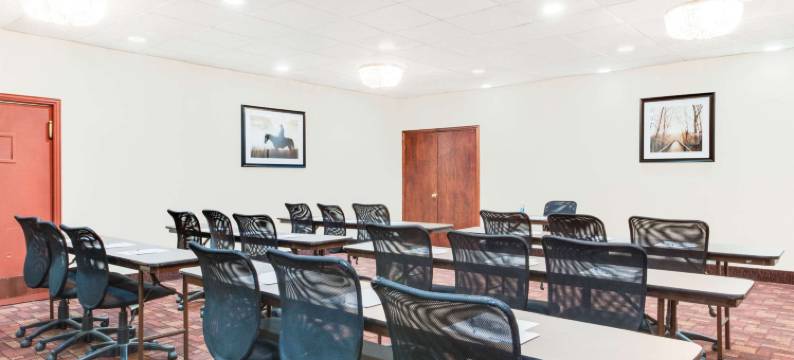 米德兰机场温德姆呗盟酒店(Baymont by Wyndham Midland Airport)图片