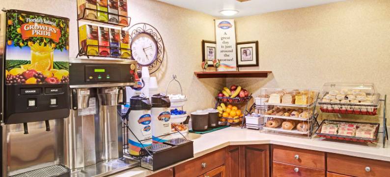 印第安纳波利斯温德姆呗盟酒店(Baymont by Wyndham Indianapolis)图片