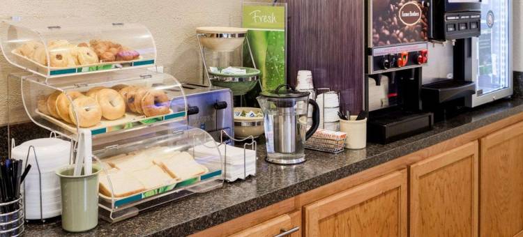 诺顿商场和国家体育中心凯艺酒店(Quality Inn Near Northtown Mall & National Sports Center)图片