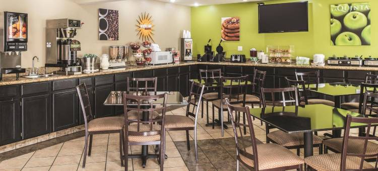 蓝泉城拉昆塔温德姆套房酒店(La Quinta Inn & Suites by Wyndham Blue Springs)图片