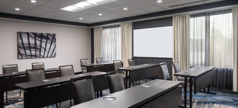 克利夫兰蒂德曼路万枫套房酒店(Fairfield Inn & Suites Cleveland Tiedeman Road)图片