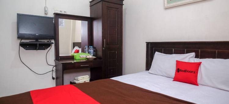 RedDoorz @ Hotel Rich Parepare near Pantai Mattirotasi图片