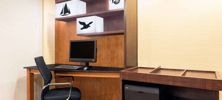 萨凡纳米德顿呗盟套房酒店(Baymont by Wyndham Savannah Midtown)图片