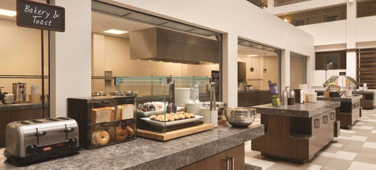 布卢明顿伊代纳希尔顿安泊酒店(Embassy Suites by Hilton Bloomington Edina)图片