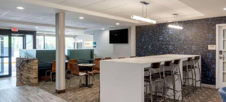 克拉丽奥波因特夏洛茨维尔酒店(Clarion Pointe Charlottesville)图片