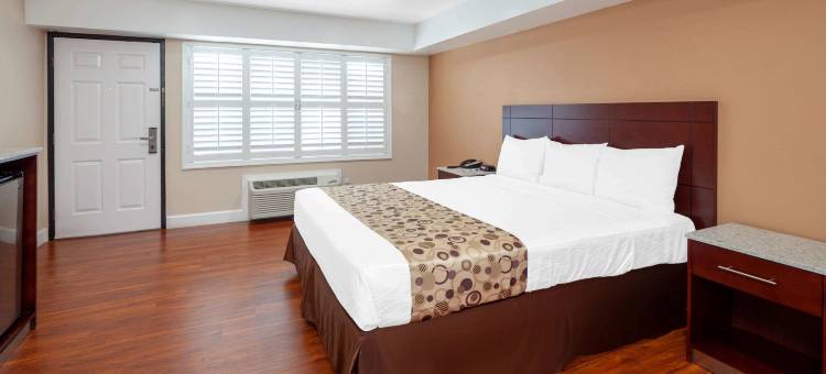 Travelodge by Wyndham Harbor City图片