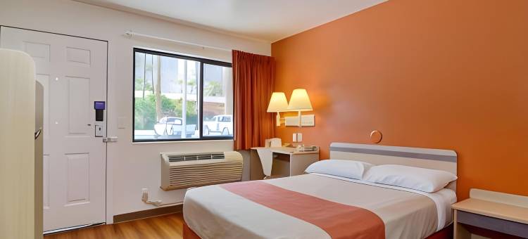 东部棕榈泉6号汽车旅馆(Motel 6 Palm Springs, CA - East - Palm Canyon)图片