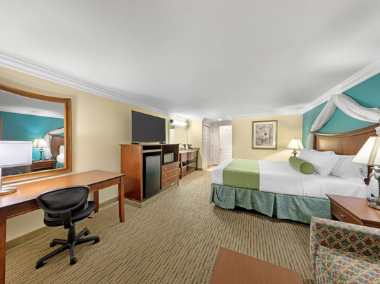 海港贝斯特韦斯特套房酒店