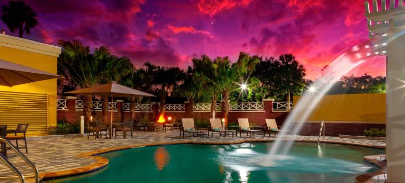 迪美市中心万怡酒店(Courtyard DeLand Historic Downtown)图片