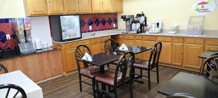 马里昂北卡罗来纳州速8酒店(Super 8 by Wyndham Marion NC)图片