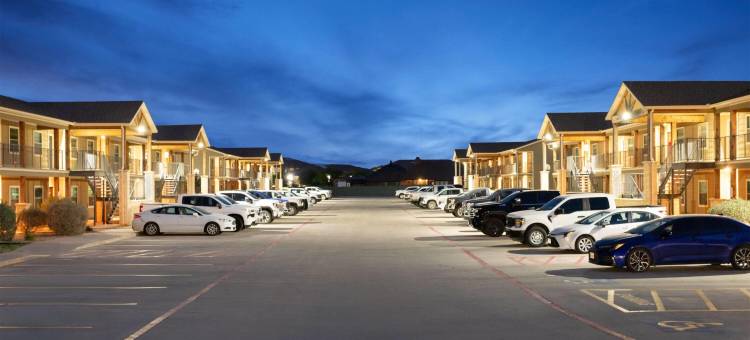 安德鲁斯鹰巢套房酒店 - 温德姆旅屋酒店(Eagle's Den Suites Andrews a Travelodge by Wyndham)图片