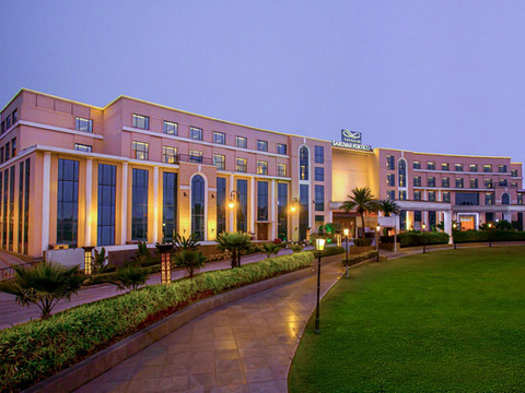 高仑萨洛瓦尔首映