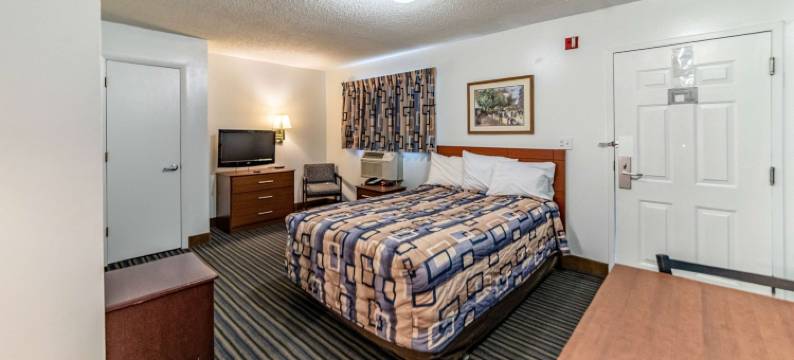 北卡罗莱纳格林斯伯勒 6 号开放式公寓酒店 - I-40(Studio 6 Extended Stay - Greensboro, NC - I-40)图片