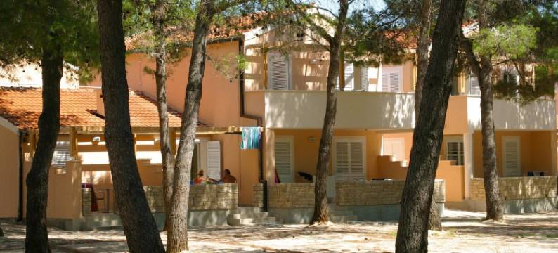 扎顿度假村的公寓带泳池(Apartments in Zaton Holiday Resort with Pool)图片