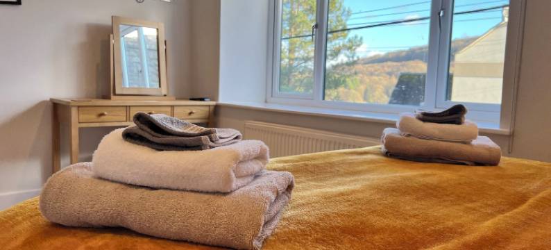 3卧室小屋/庭院/花园/汽车充电(Cottage - Sleeps 6 - Garden & Parking)图片