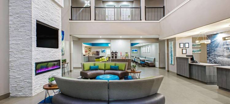 萨尔弗斯普林斯拉昆塔温德姆套房酒店(La Quinta Inn & Suites by Wyndham Sulphur Springs)图片