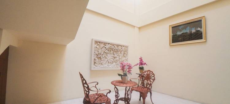 红多兹Plus酒店-近格林普拉姆卡广场购物中心(RedDoorz Plus Near Green Pramuka Square Mall)图片