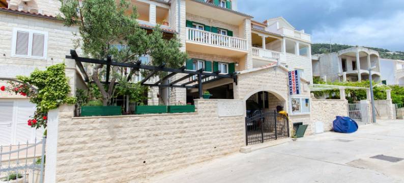 那波里公寓(Apartments and Room Napoli)图片