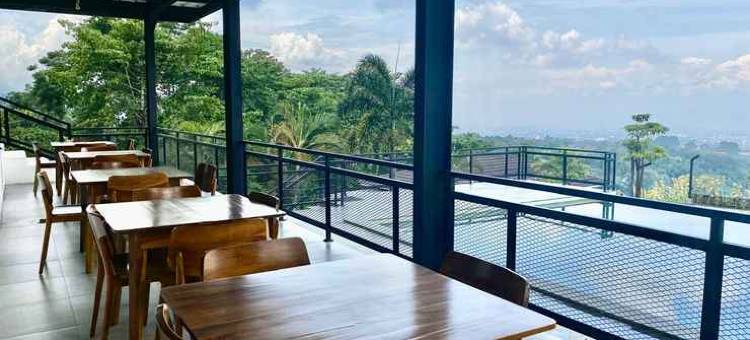 阿扎纳酒店系列的特宾景观豪华露营(Tebing View Glamping, Azana Hotels Collection)图片