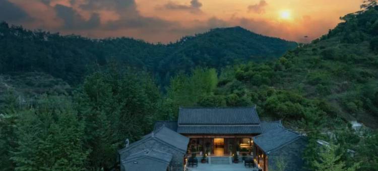 半山云舍·侘寂风半山观景度假中古合院谧花园(武当景区售票处店)图片