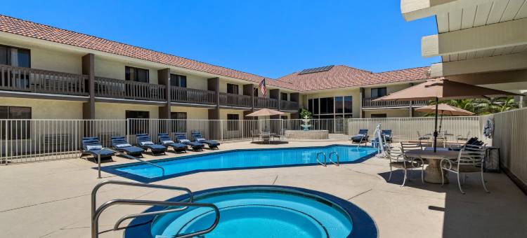 里奇克雷斯特-中国湖传统酒店及套房(Red Roof Inn & Suites Ridgecrest)图片