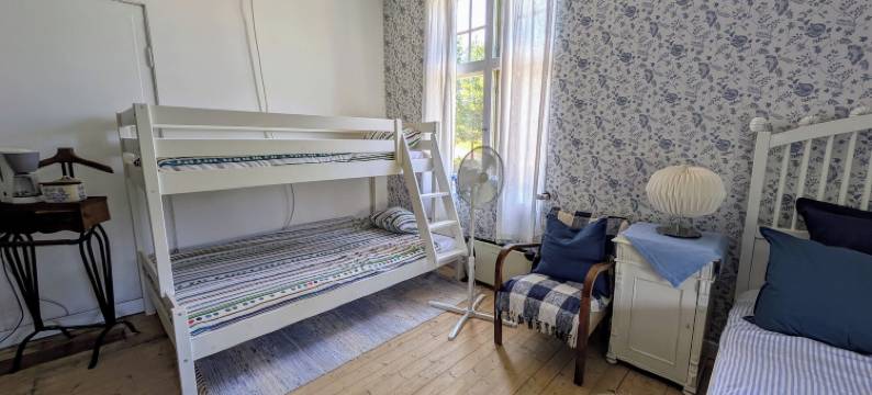 位于历史建筑中的明亮宽敞居所(Bright and Spacious Living in Historic Building)图片