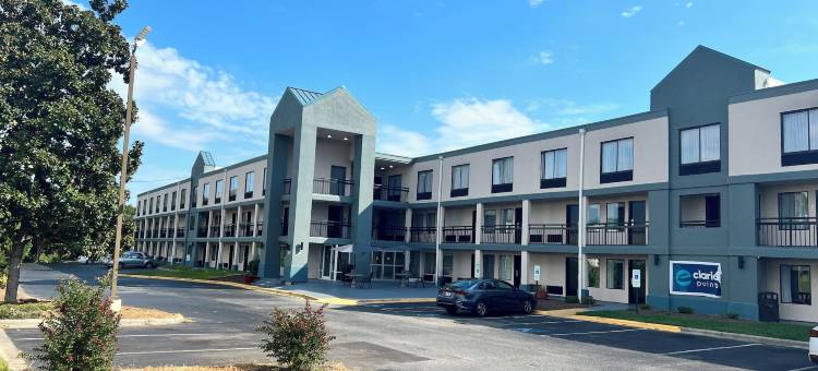 凯隆波因特酒店 - 格林斯伯勒休憩游乐区(Clarion Pointe - Greensboro Coliseum Area)图片