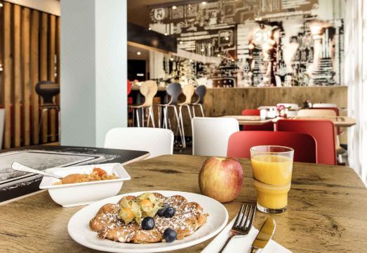 Ibis Nuernberg City am Plaerrer Hotel Overview