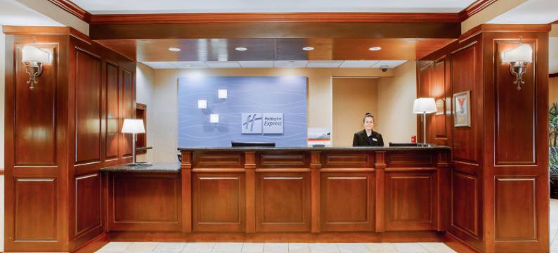 智选假日套房酒店布隆明(Holiday Inn Express & Suites BLOOMINGTON by IHG)图片