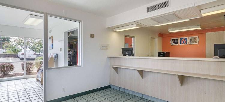 Home 6 堪萨斯托皮卡I-70州际公路酒店 by Townhouse(Home 6 by Townhouse Topeka KS I 70)图片