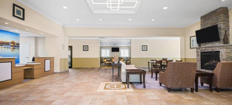 斯托宁顿神秘区拉昆塔温德姆套房酒店(La Quinta Inn & Suites by Wyndham Stonington-Mystic Area)图片