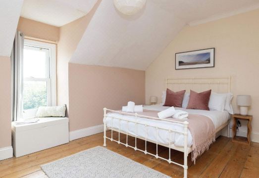 Characterful City Maisonette for 4 Hotel Overview